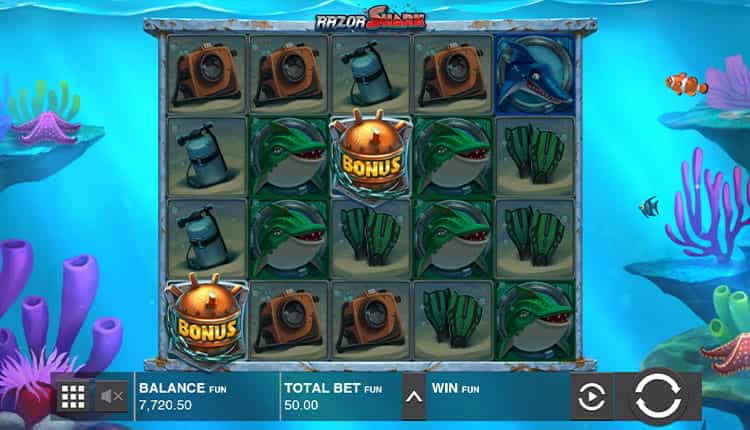 Razor Shark Gameplay