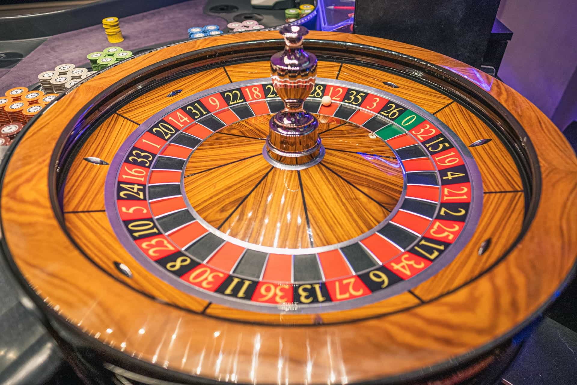 Roulette-Tisch in einem stationären Casino.