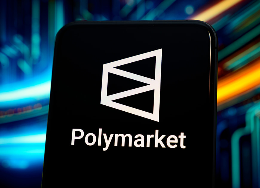Der Name und das Logo des Unternehmens Polymarket auf einem Smartphone.